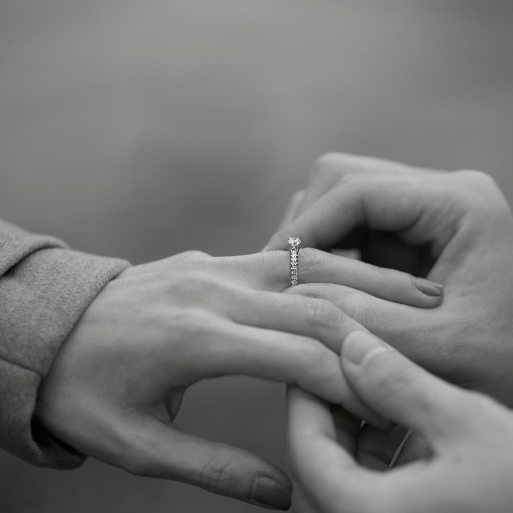 Solitär Ring 750/18 K Weissgold Diamant 0.31 ct, 23 Steine, w-si