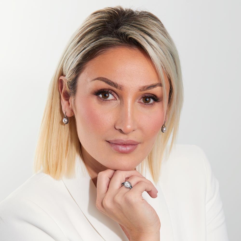 Fingerring 750/18 K Weissgold Diamant schwarz, 0.19 ct, 48 Steine, Achtkant Süsswasserzuchtperlen, 10.5 mm