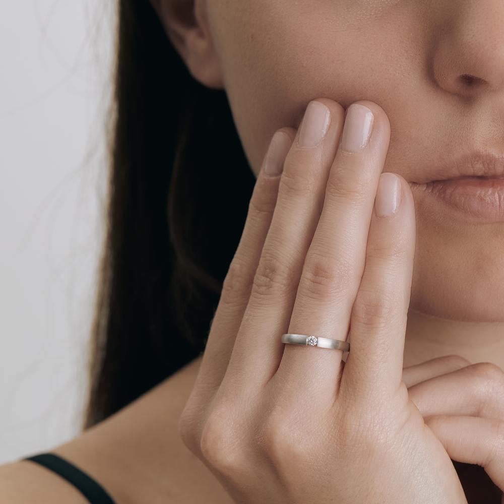 Solitär Ring 750/18 K Weissgold Diamant 0.06 ct, w-si